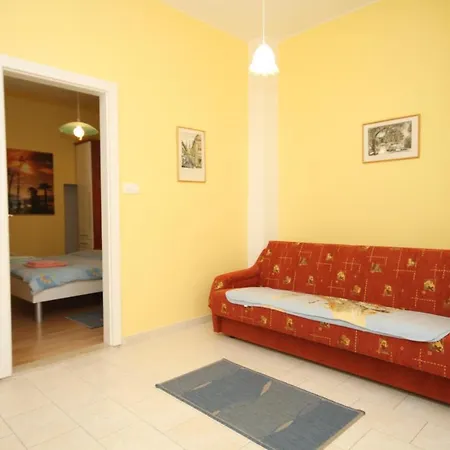 With A Parking Space - 7844