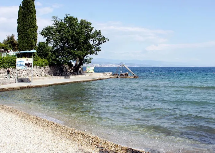 With A Parking Space - 7844