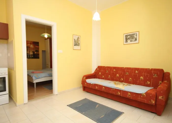 With A Parking Space - 7844